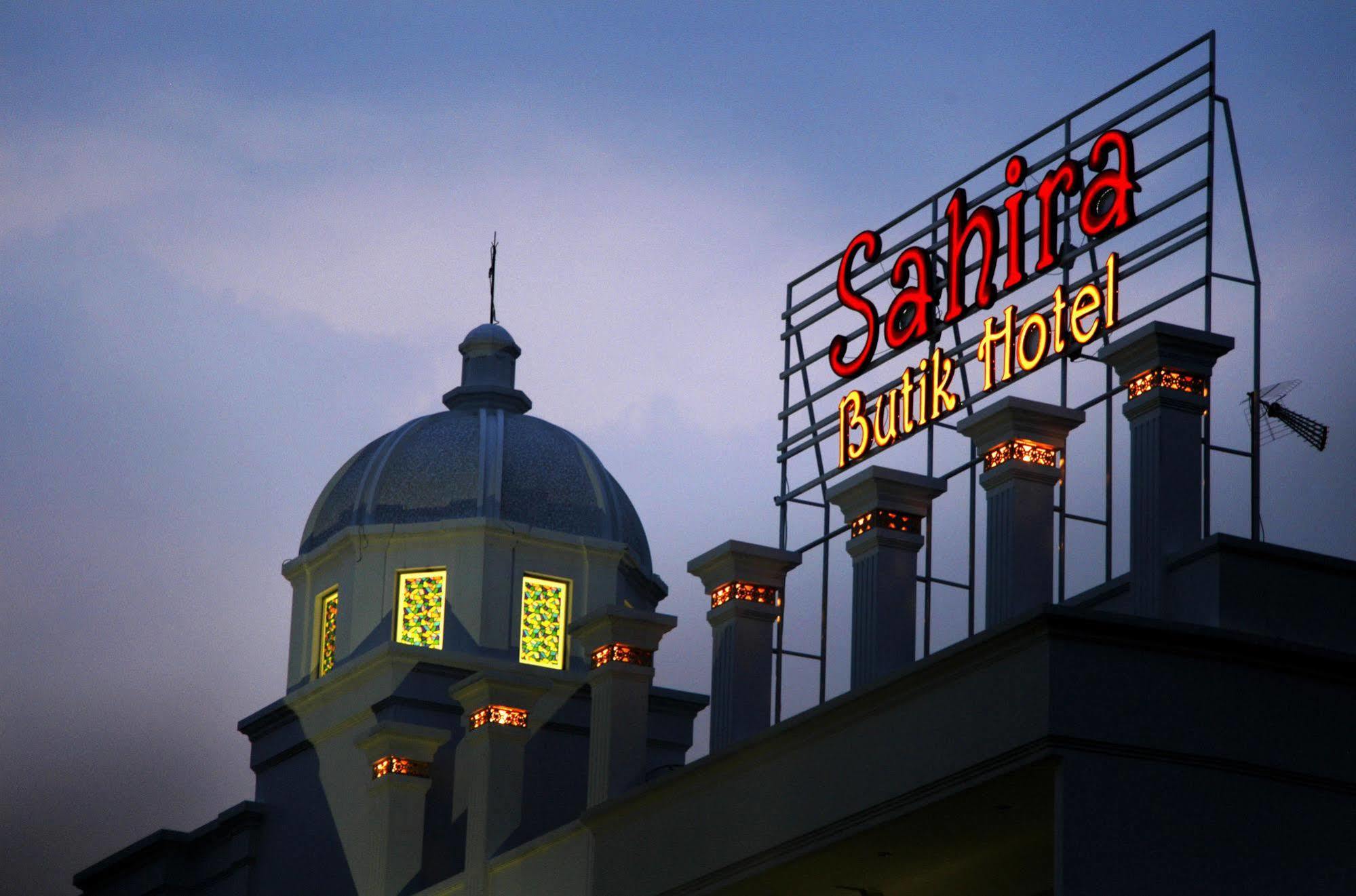 Sahira Butik Hotel Bogor Exterior foto